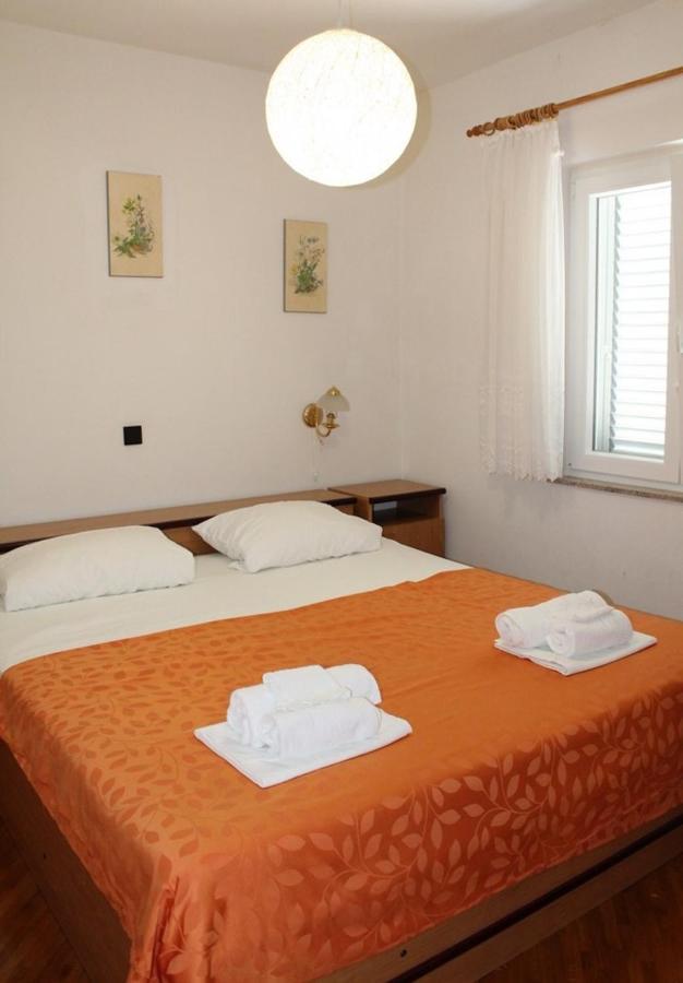 Apartments Ada Primošten Buitenkant foto